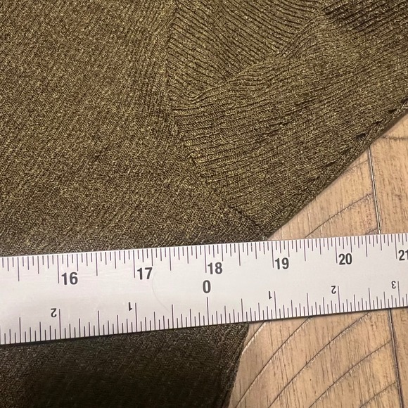 NWT Madewell Women's Olive Green Ribbed Knit Twist Front Collared Shirt Size L - Picture 8 of 9